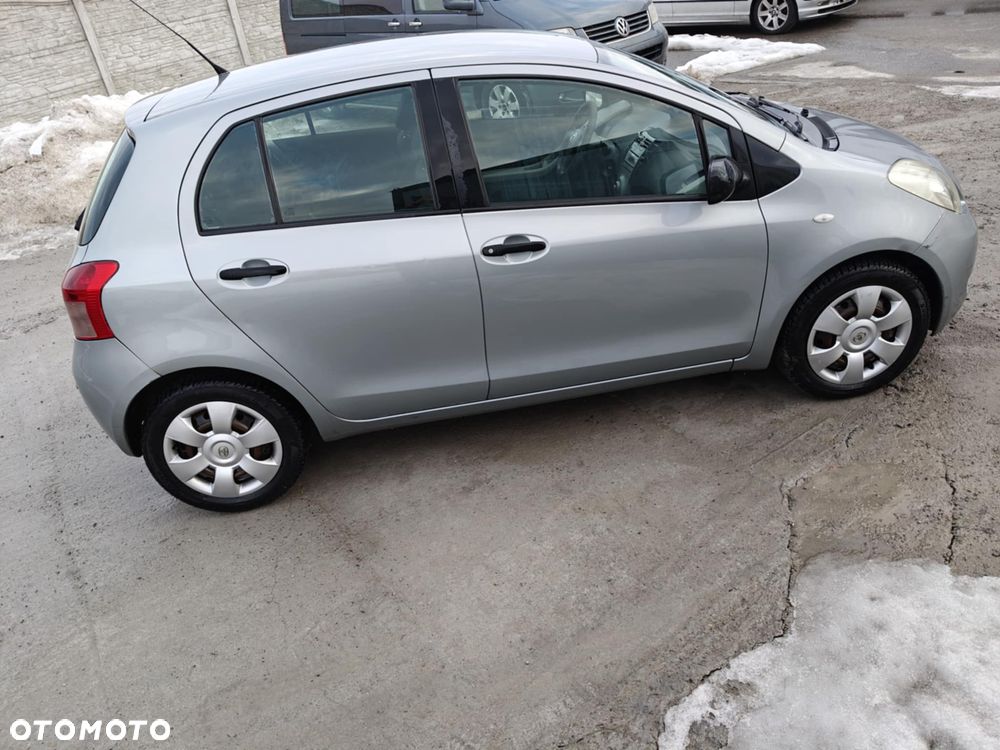 Toyota Yaris - 4