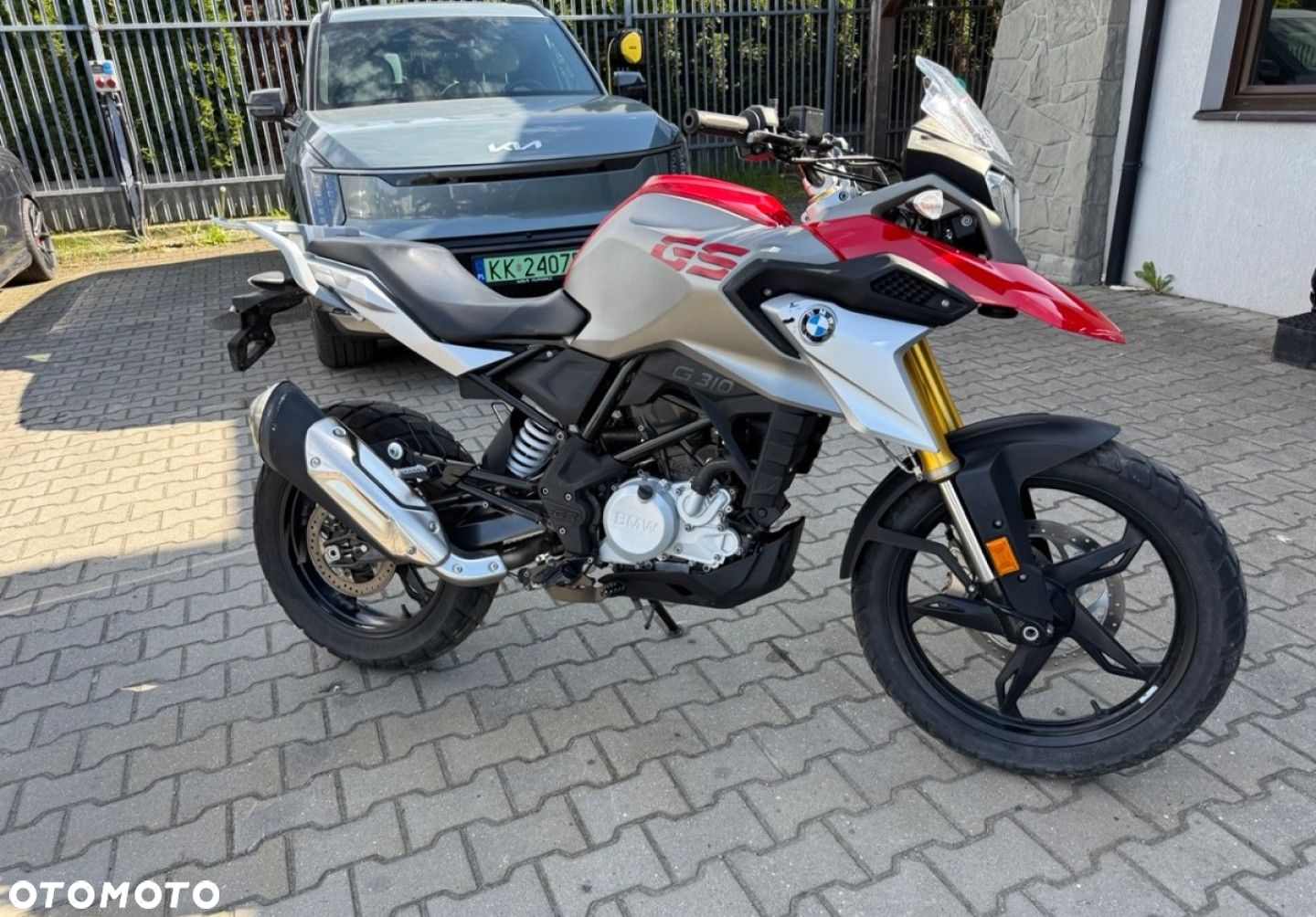 BMW G - 8