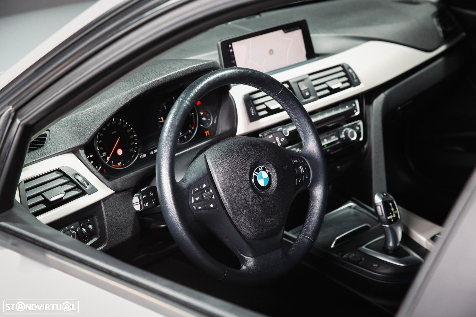BMW 320 d Touring xDrive Auto - 8