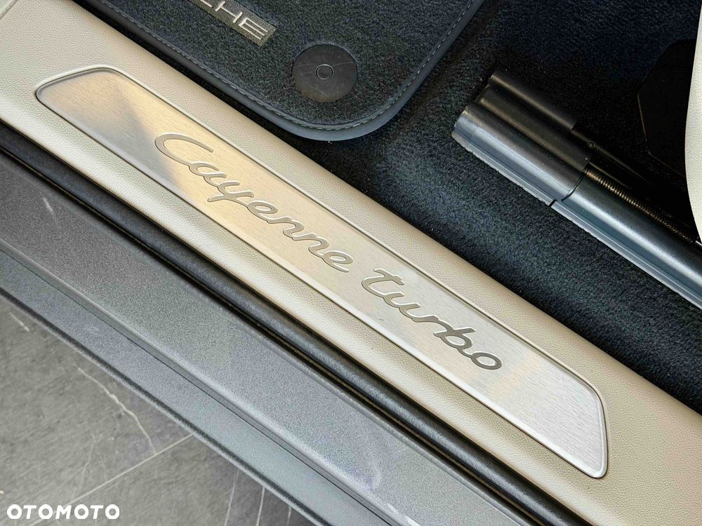 Porsche Cayenne Turbo - 18