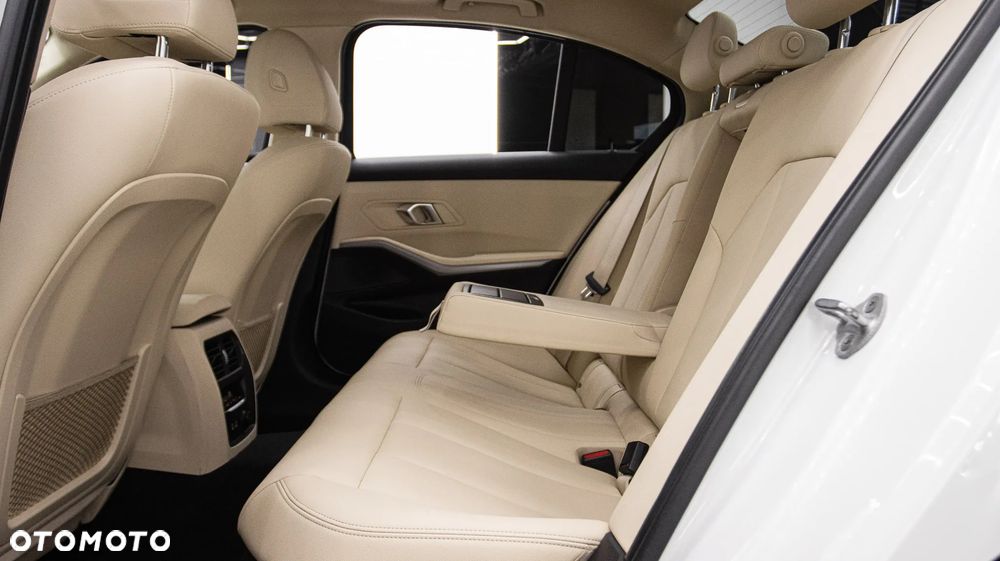 BMW Seria 3 330e Sport - 19