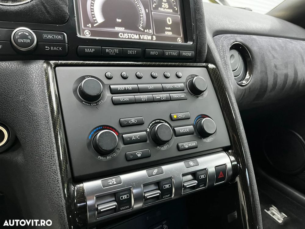 Nissan GT-R Standard - 10