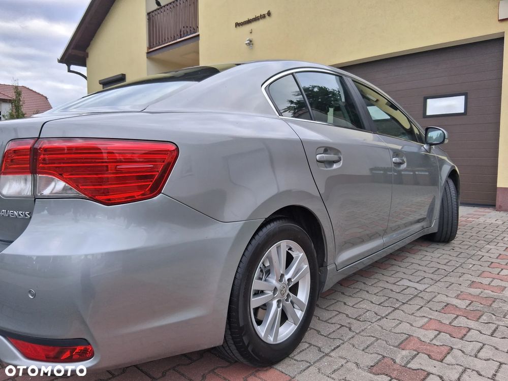 Toyota Avensis 1.8 Sol NAVI - 6