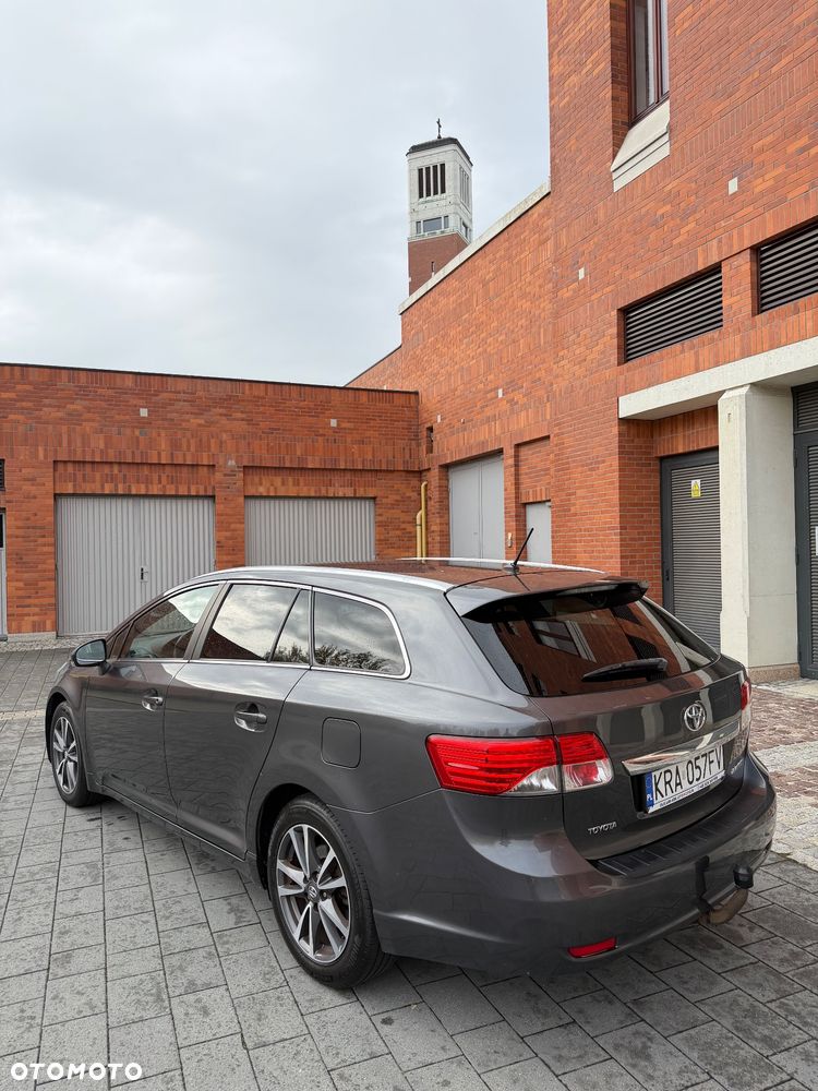 Toyota Avensis 1.8 Sol plus NAVI - 18