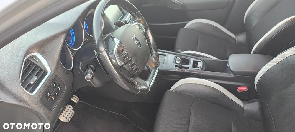 Citroën DS4 1.6 e-HDi SoChic MCP - 21