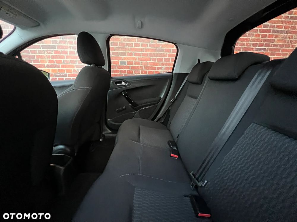 Peugeot 208 - 15