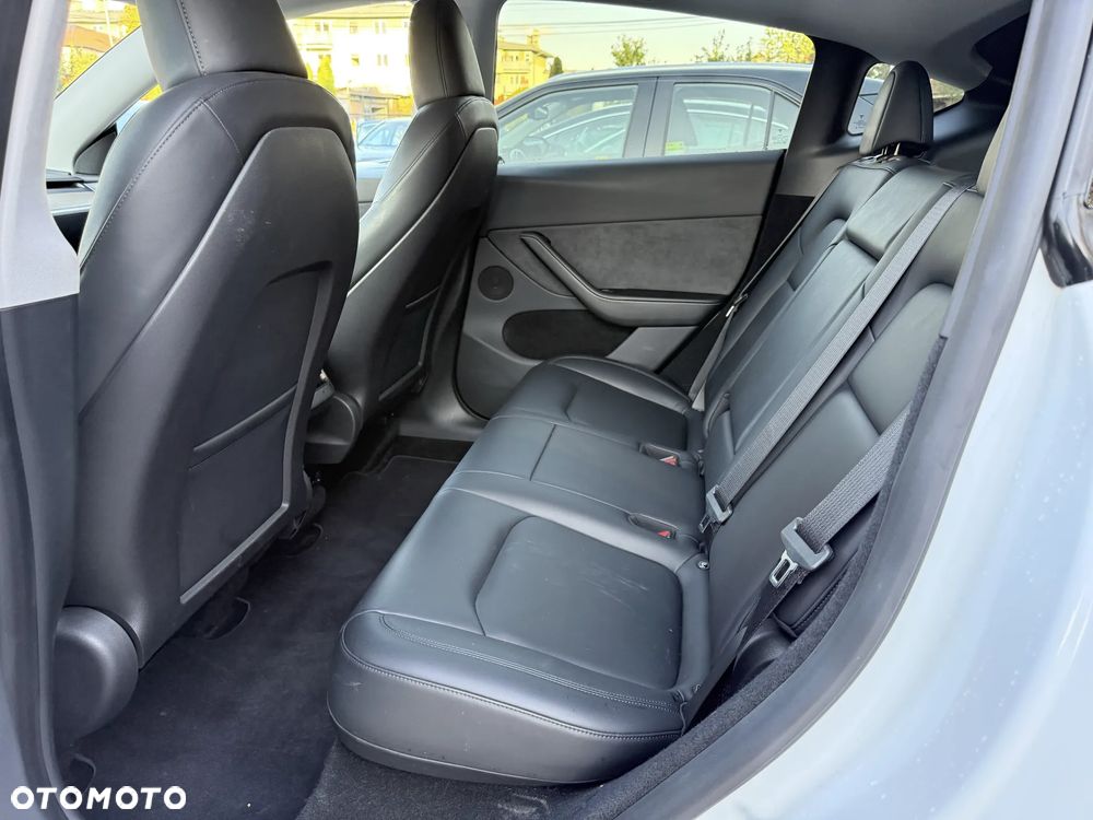 Tesla Model Y Performance AWD - 22
