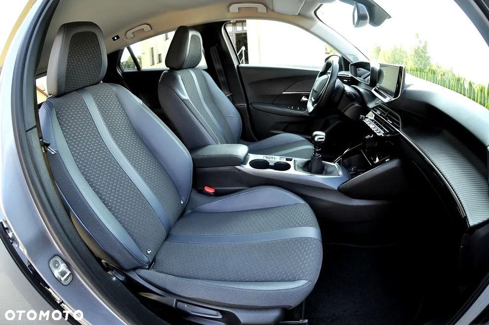 Peugeot 2008 1.2 PureTech Allure Pack S&S - 18