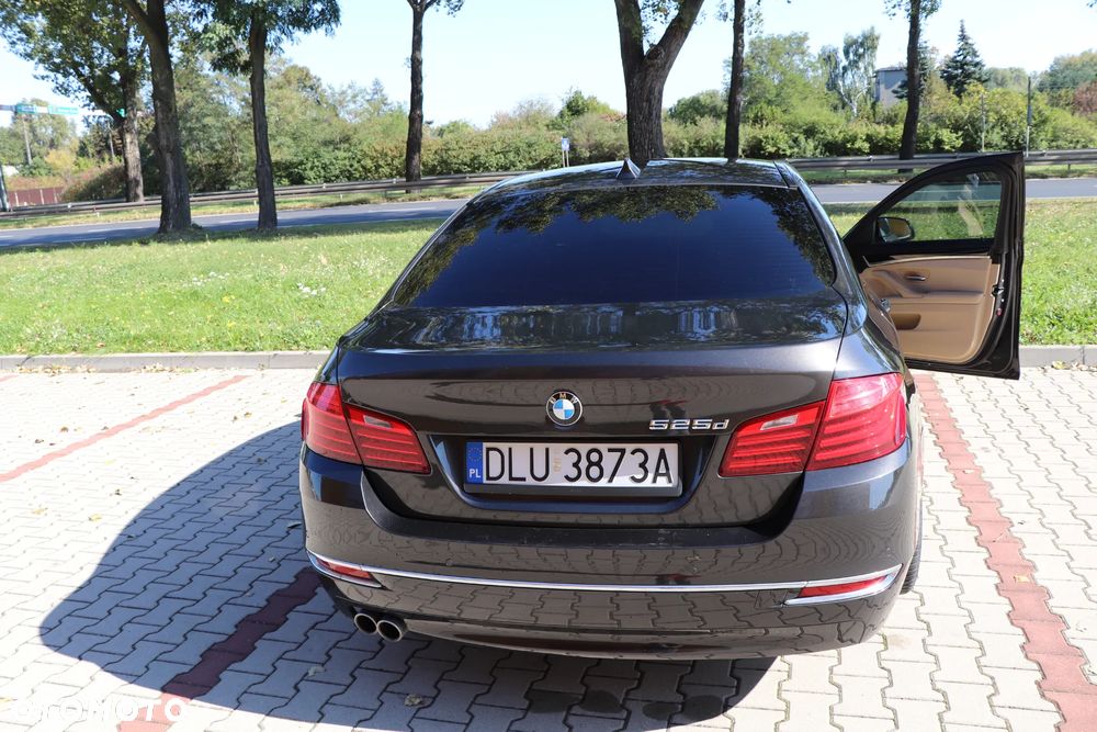 BMW Seria 5 525d Luxury Line - 2