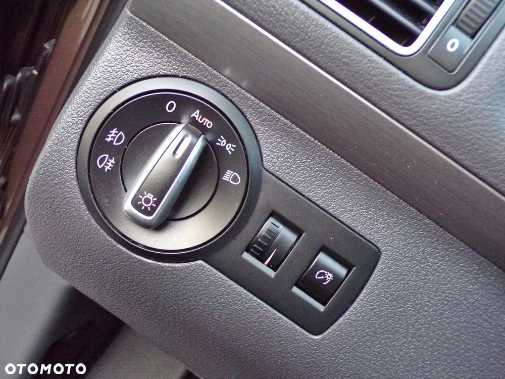 Volkswagen Touran 2.0 TDI DPF DSG Cross - 18