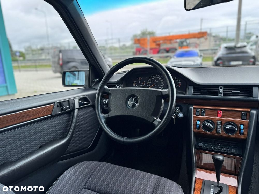 Mercedes-Benz W124 (1984-1993) - 23