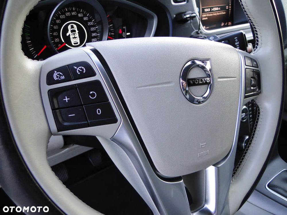 Volvo V40 Cross Country D3 Ocean Race - 17