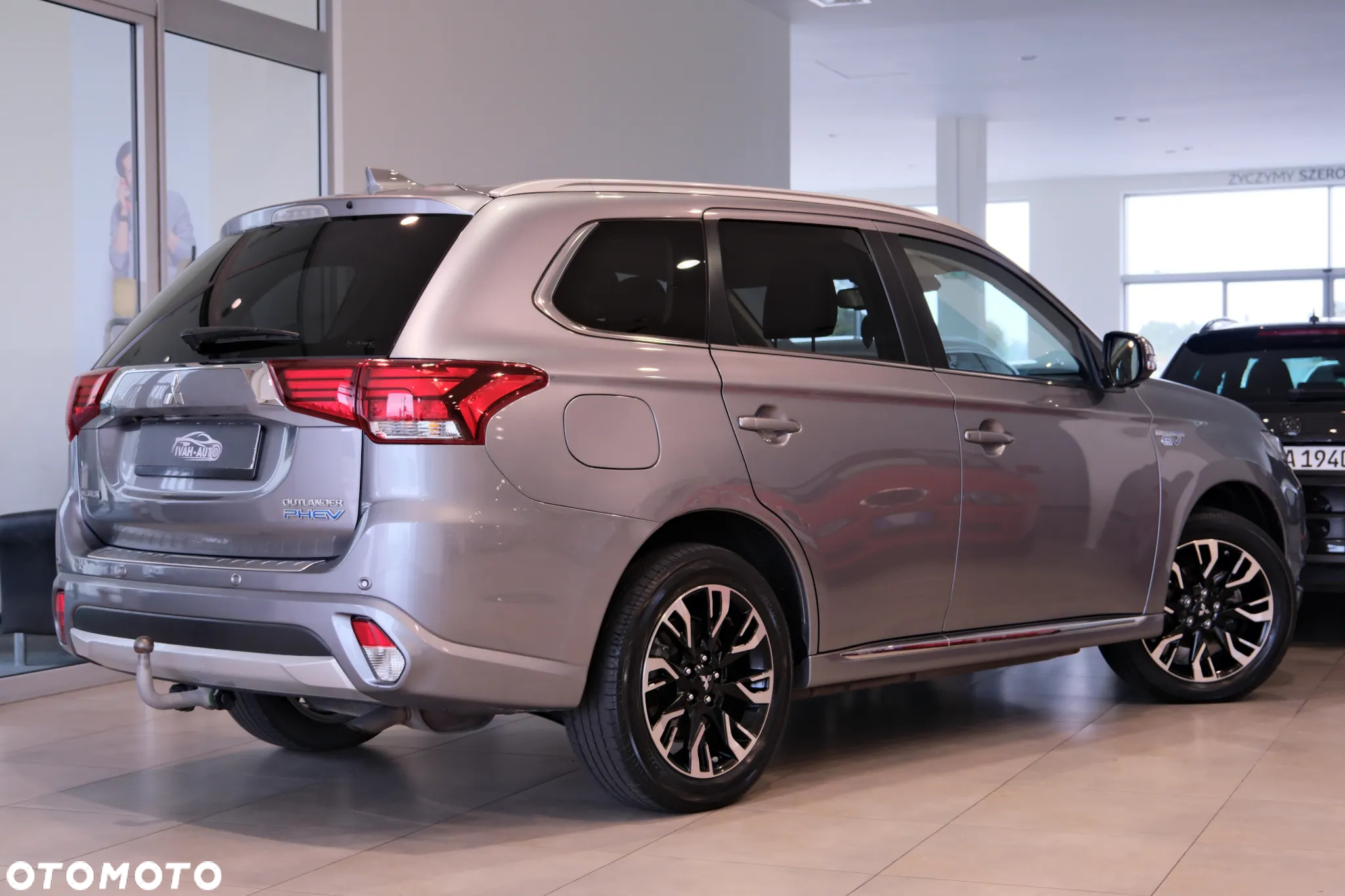 Mitsubishi Outlander 2.0 4WD Plug-In Hybrid - 9