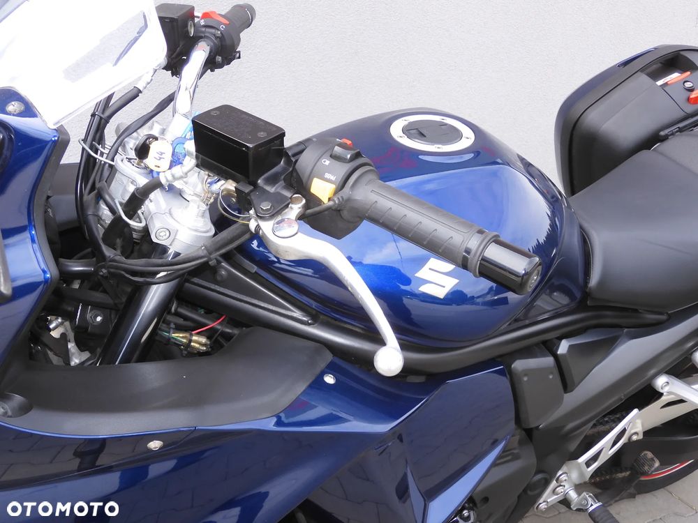 Suzuki GSX - 33
