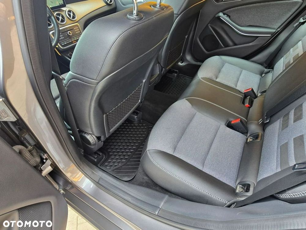 Mercedes-Benz GLA - 15