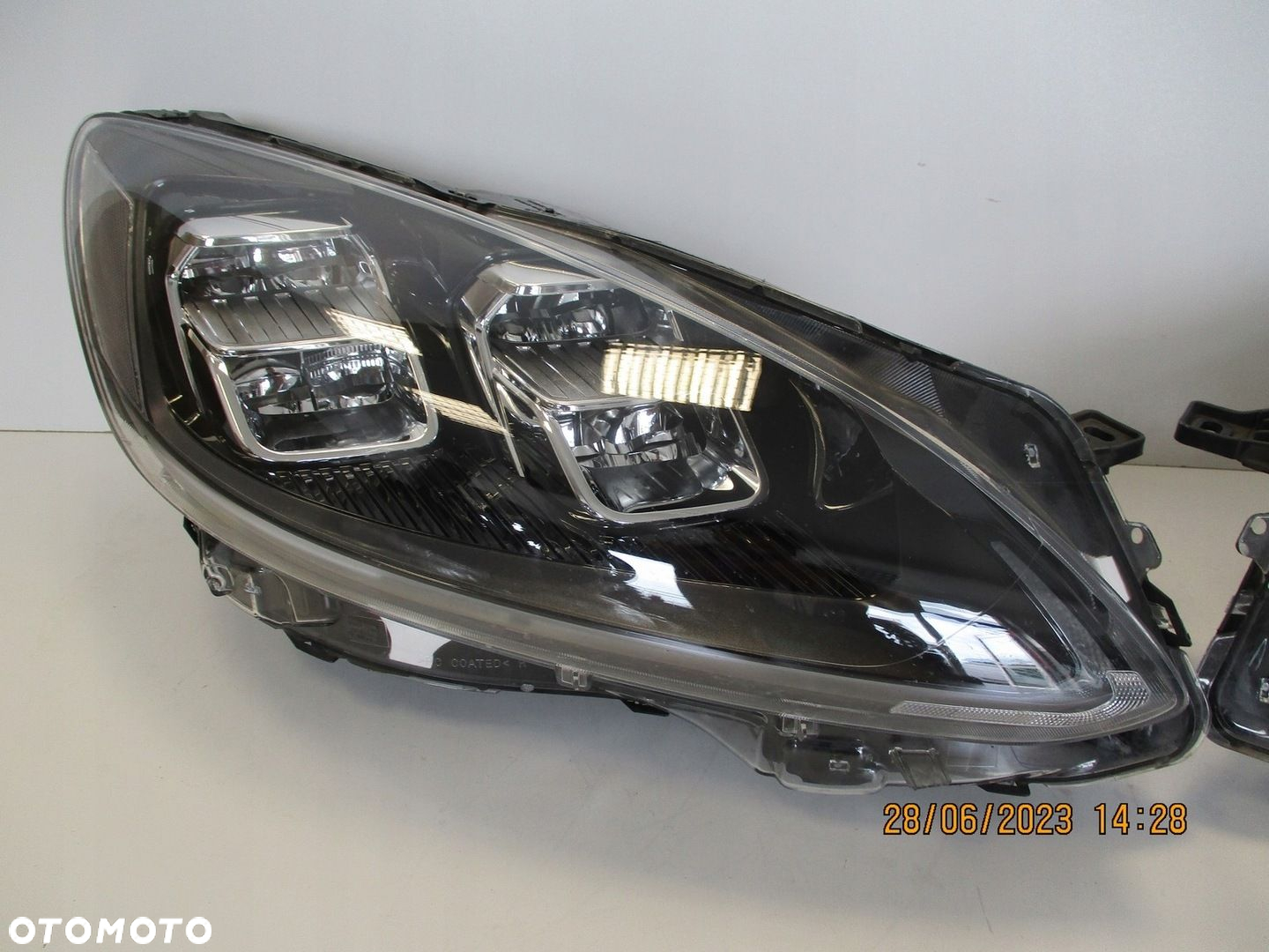 Lampa LED FORD KUGA MK3 LV4B-13E014-FC PRAWA - 2