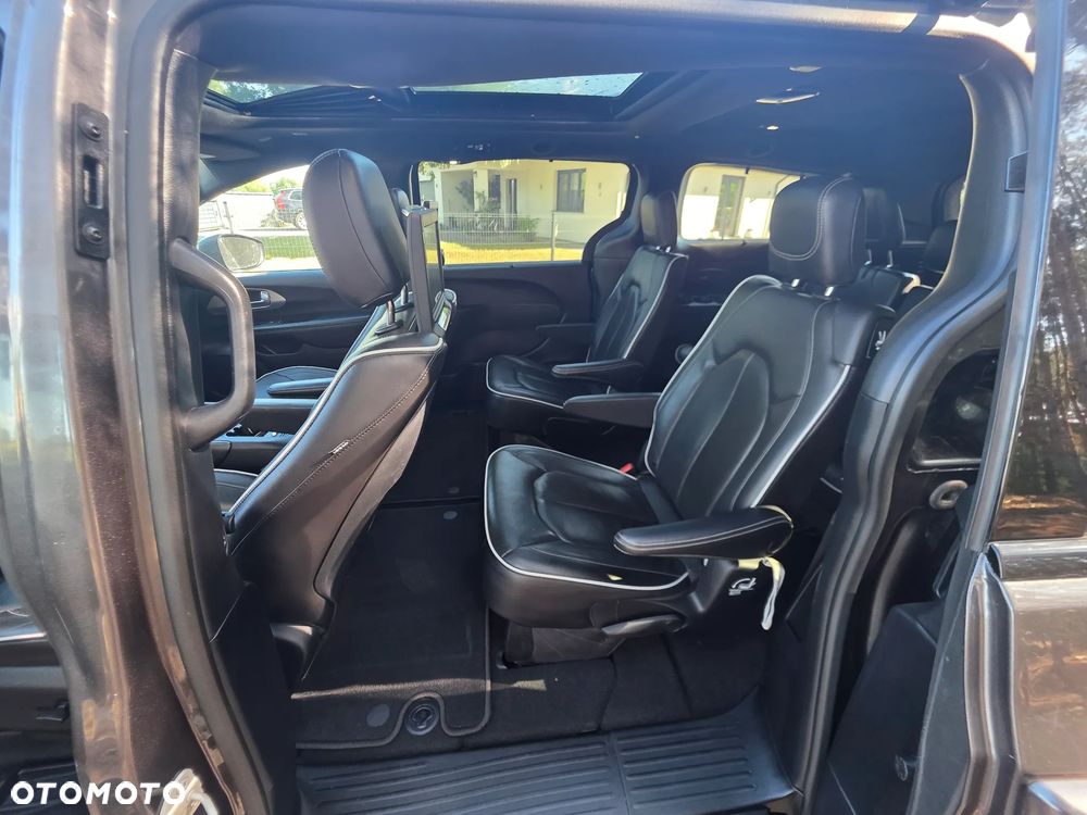 Chrysler Pacifica - 23