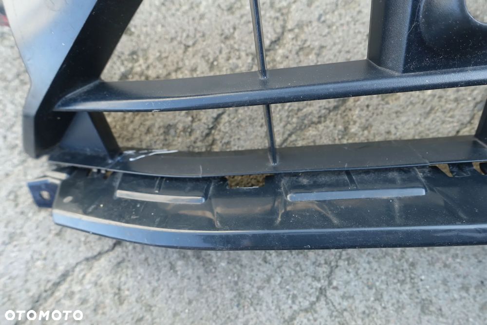 KRATKA ŚRODKOWA ZDERZAKA AUDI Q3 II 18r. SLINE 83A - 9