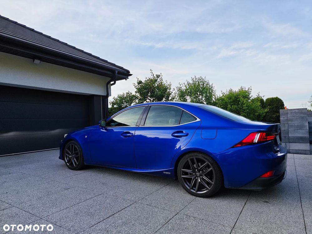 Lexus IS 300h F Sport - 3