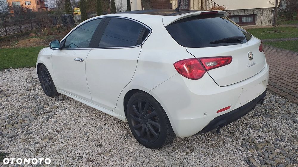 Alfa Romeo Giulietta 2.0 JTDM 16V - 6
