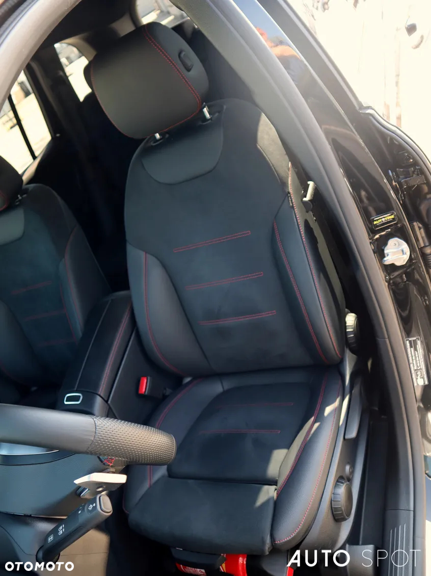 Mercedes-Benz GLB 250 4-Matic AMG Line 8G-DCT - 17