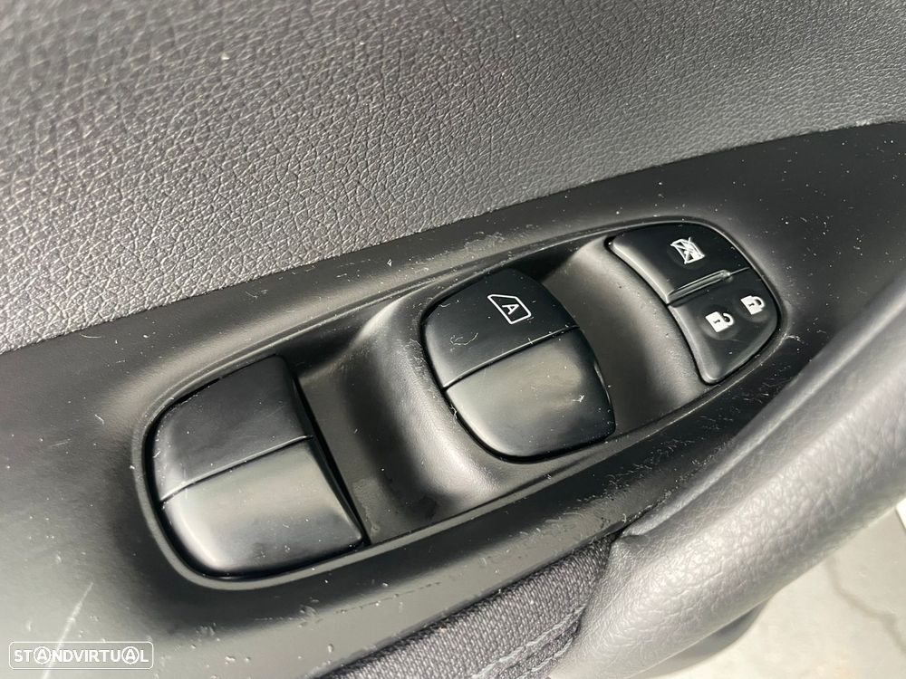 Nissan Qashqai 1.5 dCi N-Connecta - 26