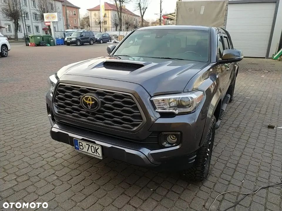Toyota Tacoma - 1