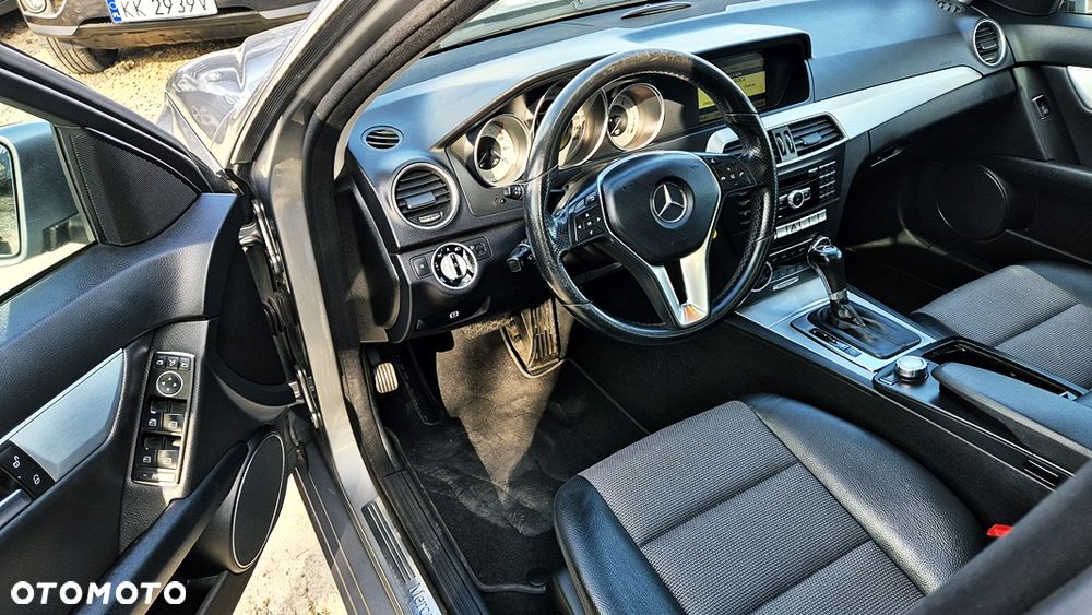Mercedes-Benz Klasa C 180 BlueEFFICIENCY 7G-TRONIC Avantgarde - 31