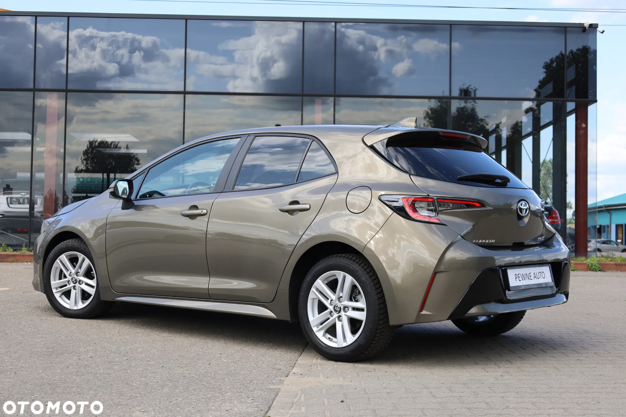Toyota Corolla 1.8 Hybrid - 13