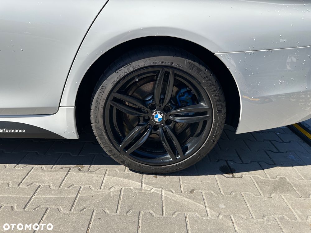 BMW Seria 5 520d xDrive - 14