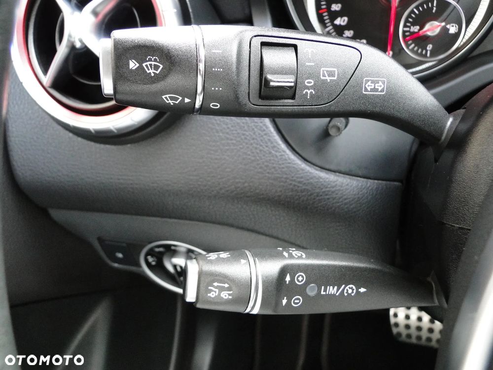 Mercedes-Benz CLA 200 7G-DCT AMG Line - 27
