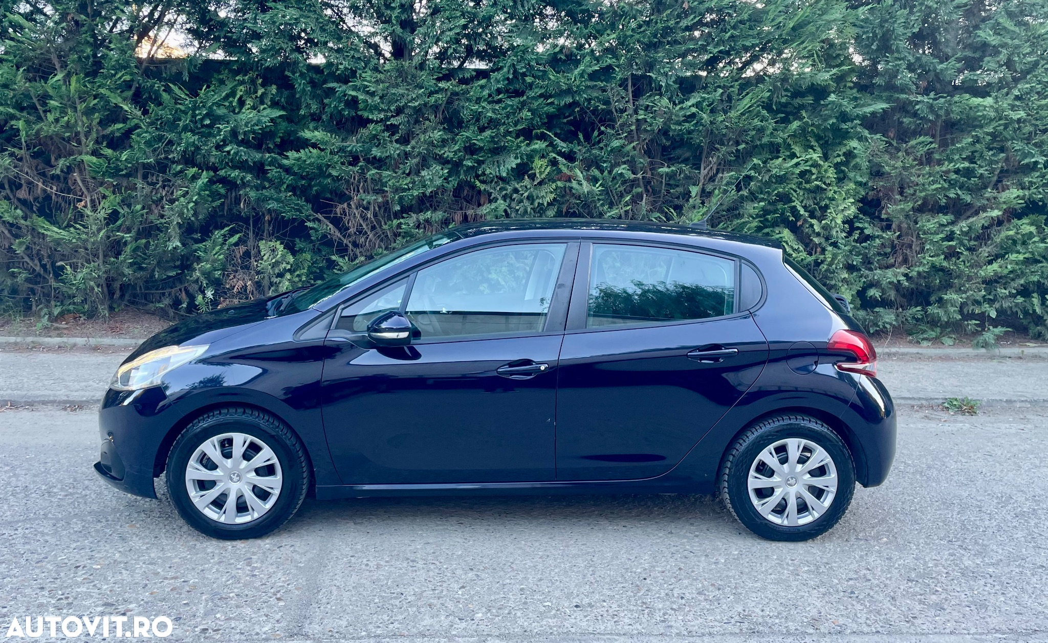 Peugeot 208 1.2 L PureTech STT Allure - 16