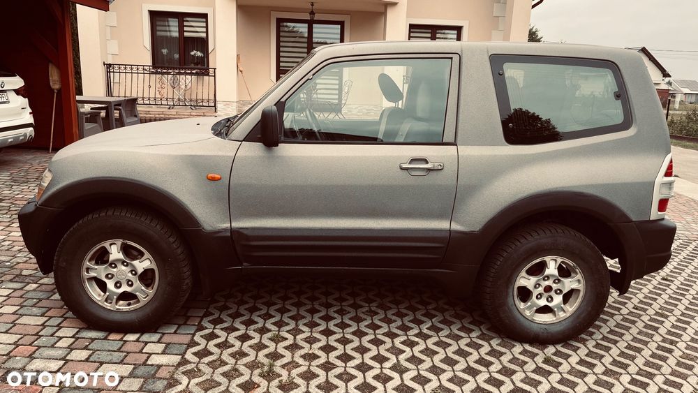 Mitsubishi Pajero - 1