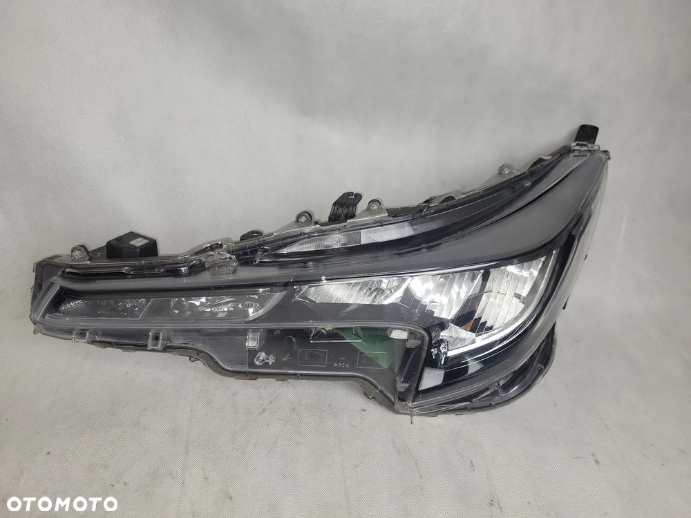 TOYOTA COROLLA E21-LAMPA PRZEDNIA PRZÓD - 8