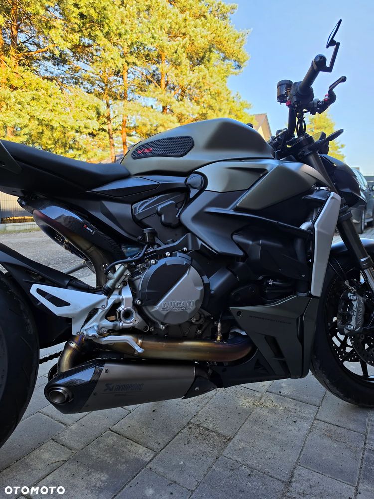 Ducati Streetfighter V2 - 4