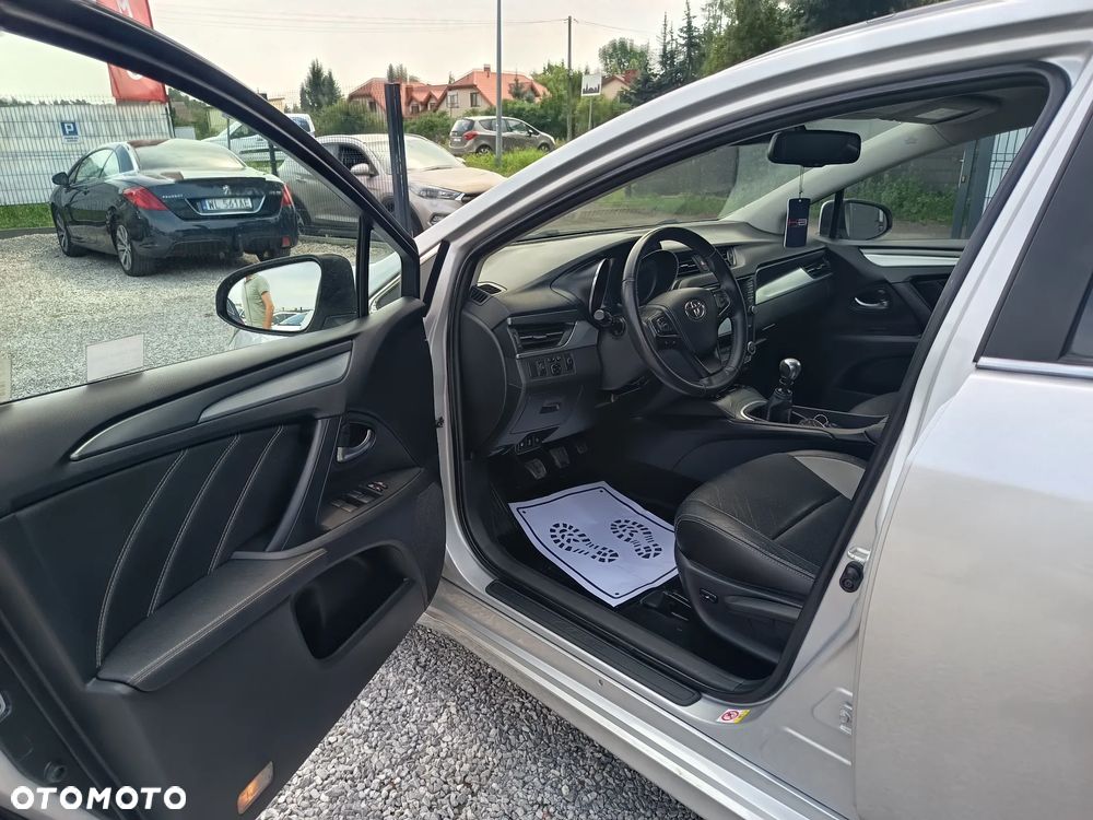 Toyota Avensis 1.8 Premium - 15