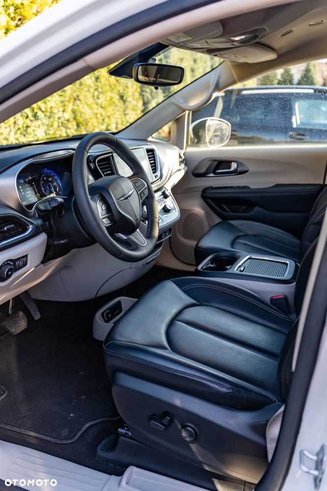 Chrysler Pacifica - 17