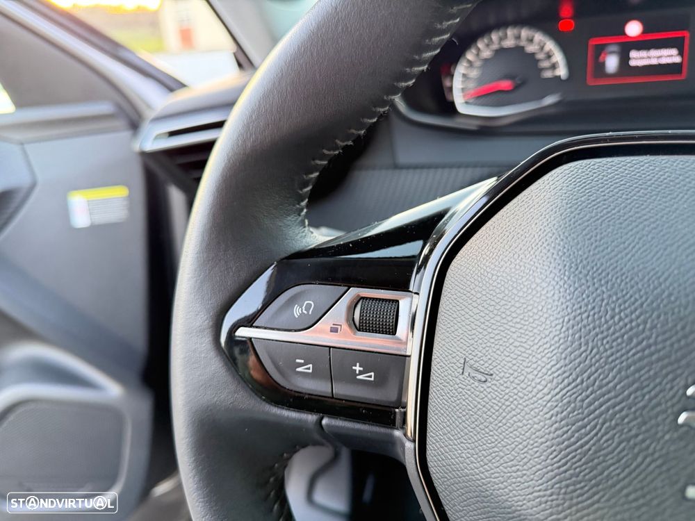 Peugeot 2008 1.2 PureTech Allure Pack - 20