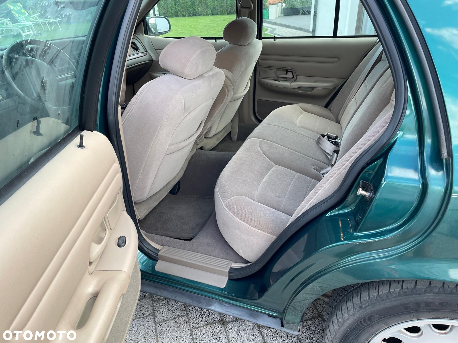 Ford Crown Victoria 4.6 LTD LX - 13