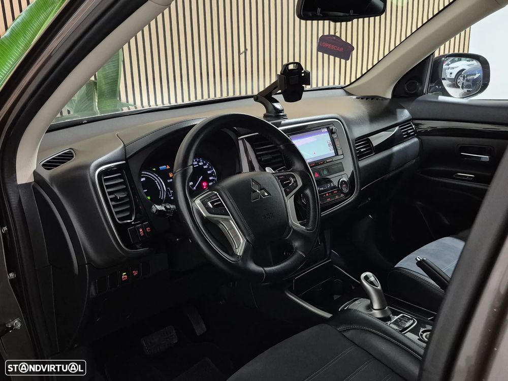 Mitsubishi Outlander 2.0 Instyle Navi - 30