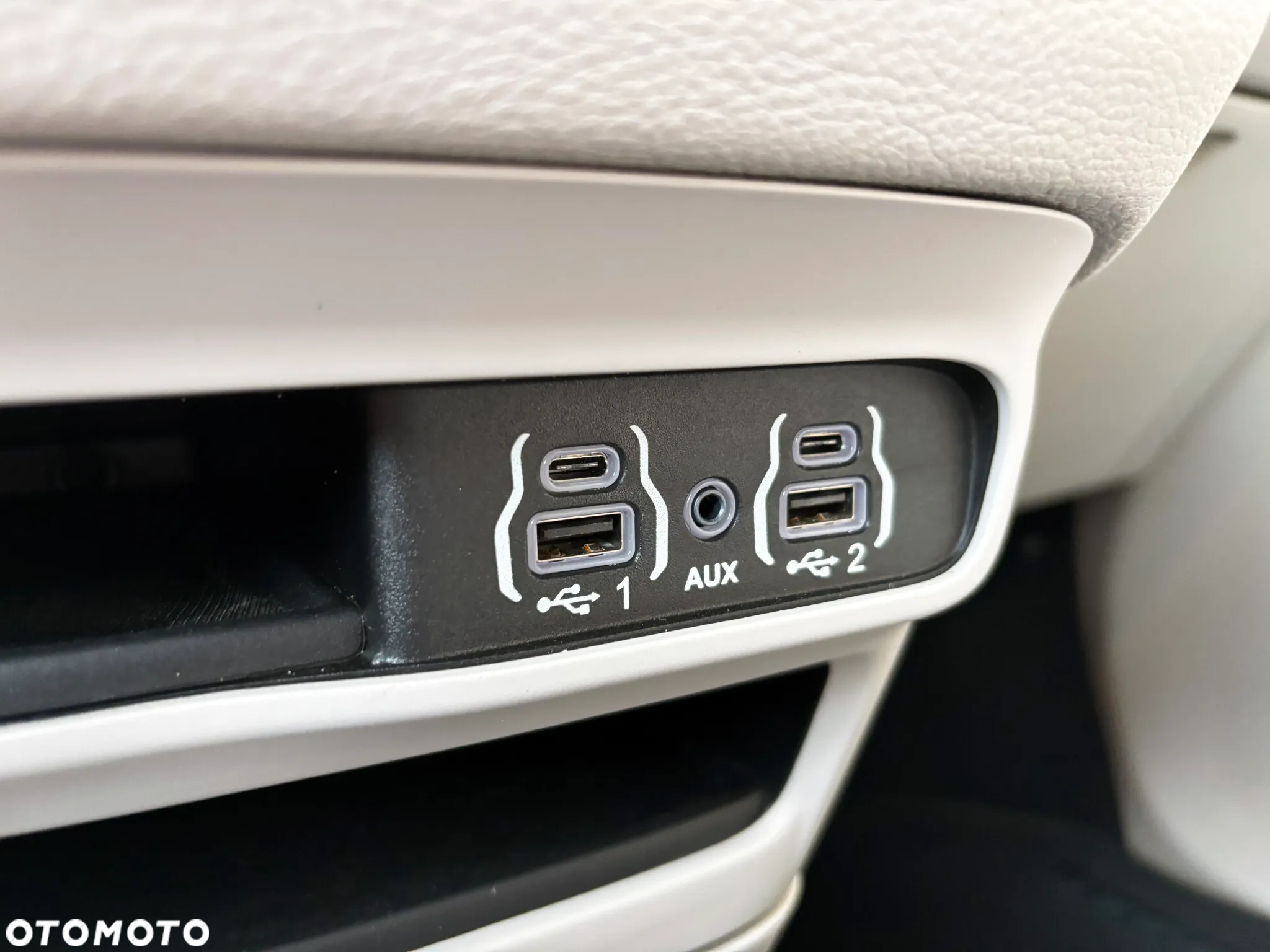 Chrysler Pacifica - 33