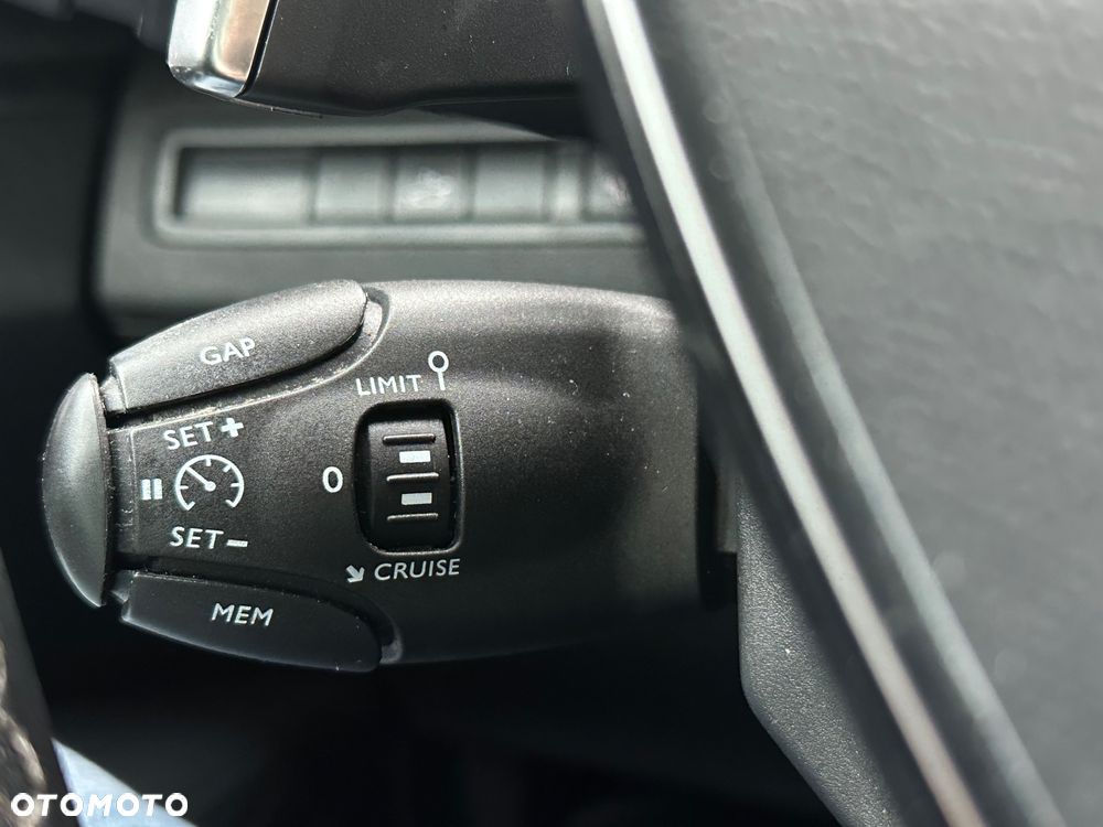 Peugeot 3008 1.5 BlueHDi Allure Pack S&S EAT8 - 26
