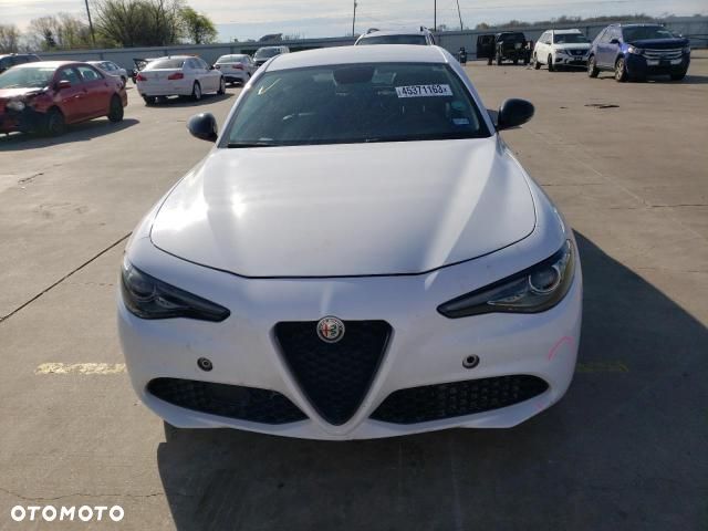 Alfa Romeo Giulia - 26