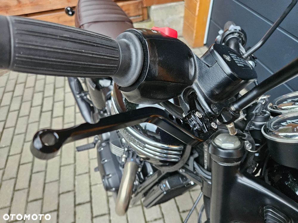 Triumph Bonneville - 6