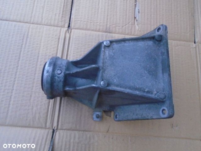 ŁAPA PODPORA PÓŁOSI BMW 7516067 X3 E83 2.0D 3.0D - 1