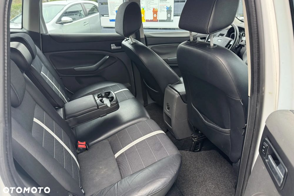 Ford Kuga 2.5 4x4 Titanium - 12