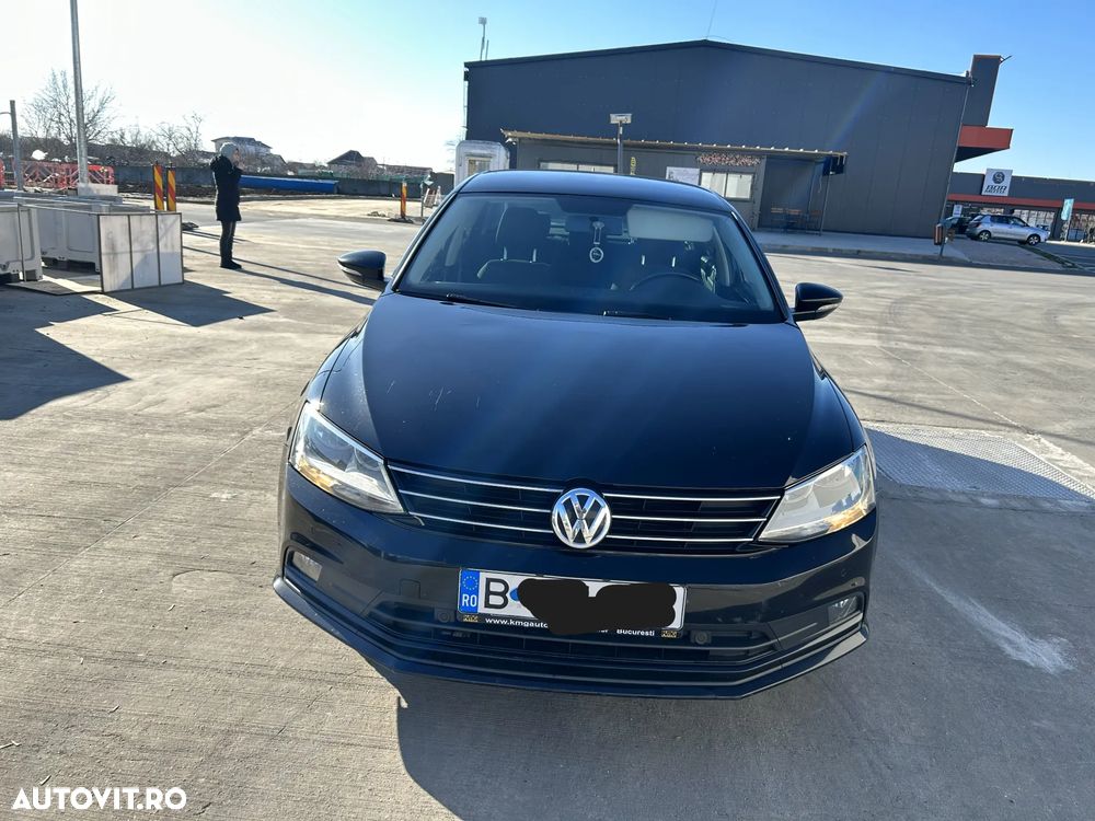 Volkswagen Jetta 2.0 TDI Highline - 3
