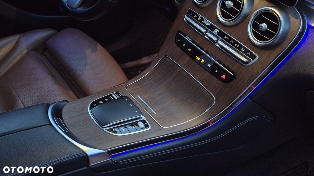 Mercedes-Benz GLC 300 4Matic 9G-TRONIC AMG Line - 16
