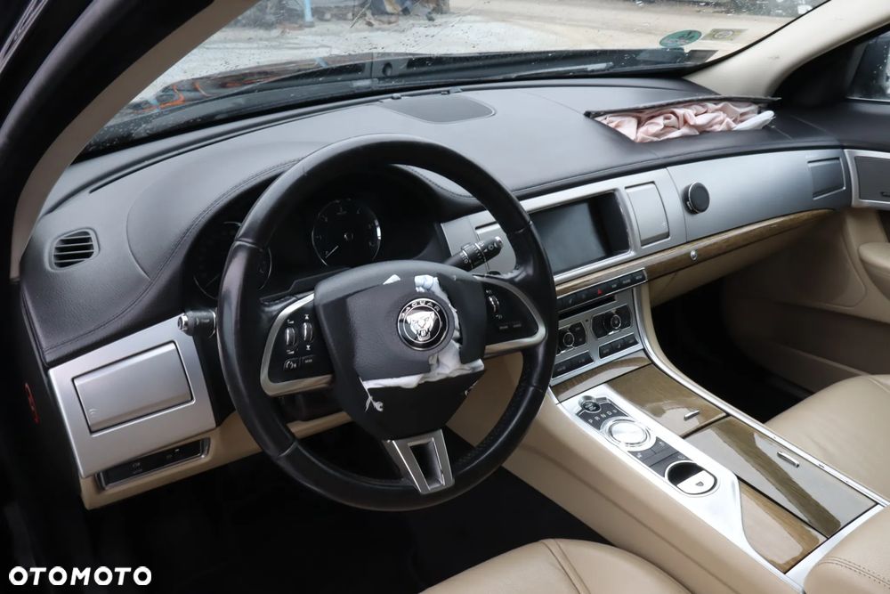 Jaguar XF 2.2 D Luxury - 10