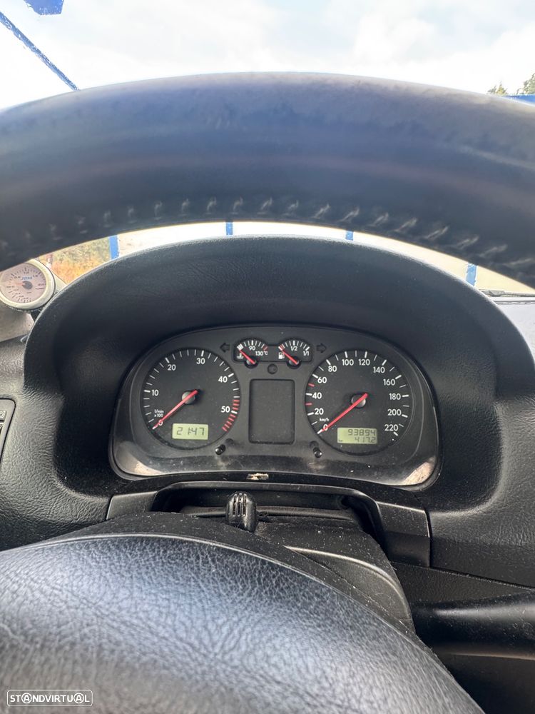 VW Golf 1.9 TDi 25 Anos - 1